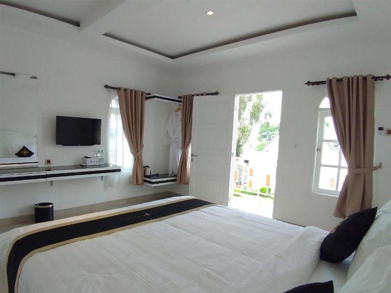 Chevilly Resort And Camp Bogor Bagian luar foto